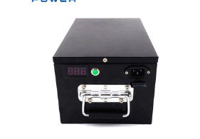 Buon prezzo Batteria d'acciaio durevole del carretto di golf di caso 48V 50Ah Lifepo4 ricaricabile con la maniglia in linea